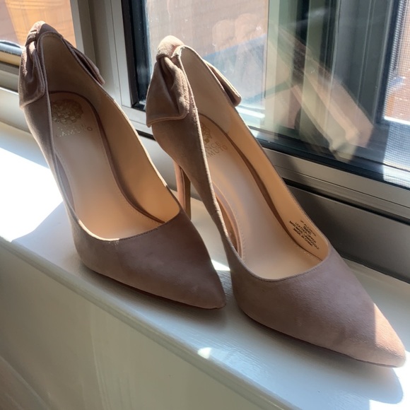Nude Vince Camuto Pumps EUC - Picture 7 of 8